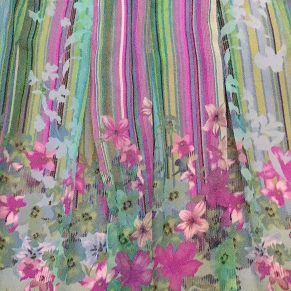 Sandra Darren flowered skirt size 16 - Picture 3 of 12